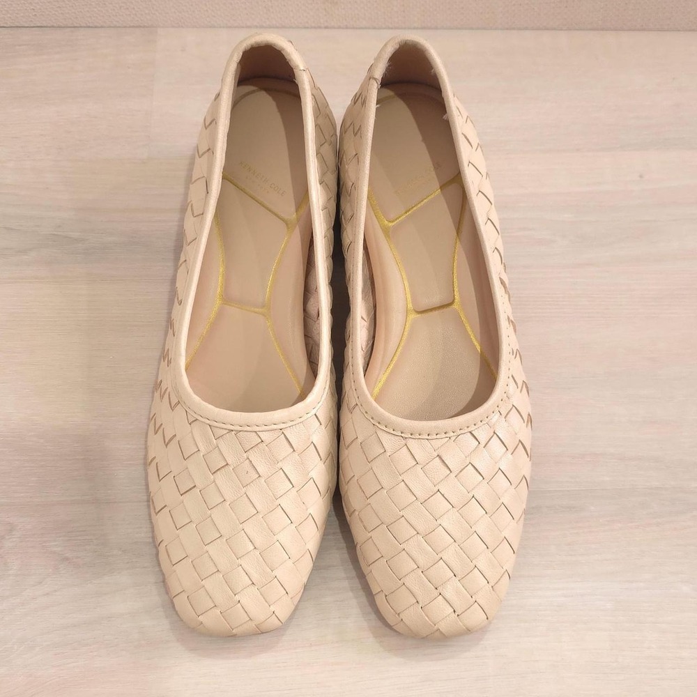 Kenneth Cole cream woven leather ballet flats with gold accents